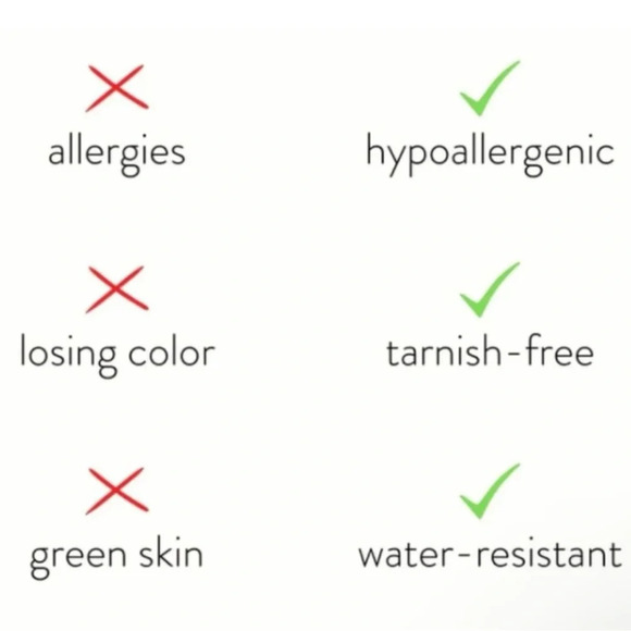 Alhambra Mother Of Pearl Clover 18K Gold Stainless Steel Waterproof Earrings - Picture 5 of 6